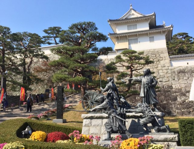 二本松城。現在は「霞ヶ城公園」として整備されています。訪問時はちょうど第62回「二本松の菊人形」が開催されていました。