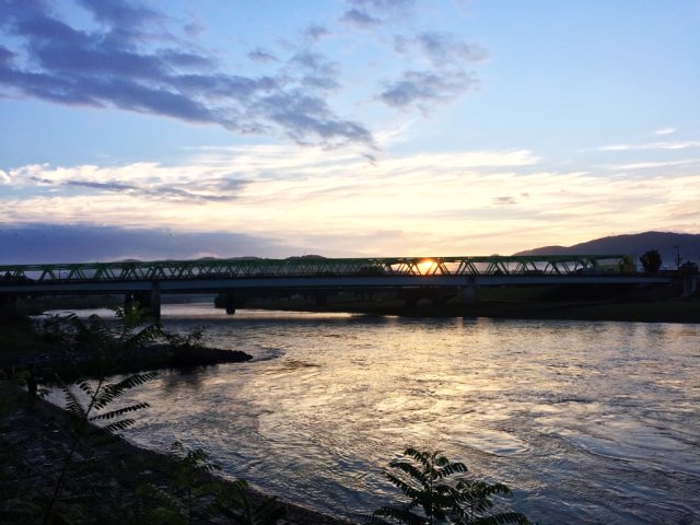 朝ラン時撮影の阿武隈川。とても冷える朝だったのですが、この川と朝日のコントラストに、シャキッと目が覚めました。