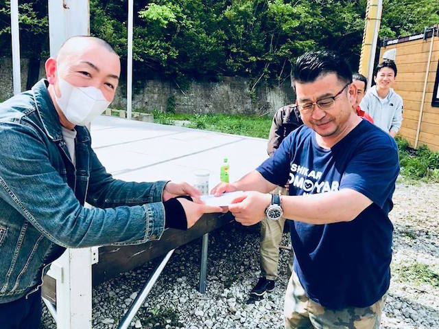 雄勝の畑山泰賢さんと熊谷隊長。毎年恒例になっている「5月に雄勝！」