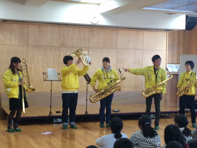 吹奏楽メンバー大学生によるステキな特別音楽授業に､小学生の目は本当にキラキラと輝いていました。